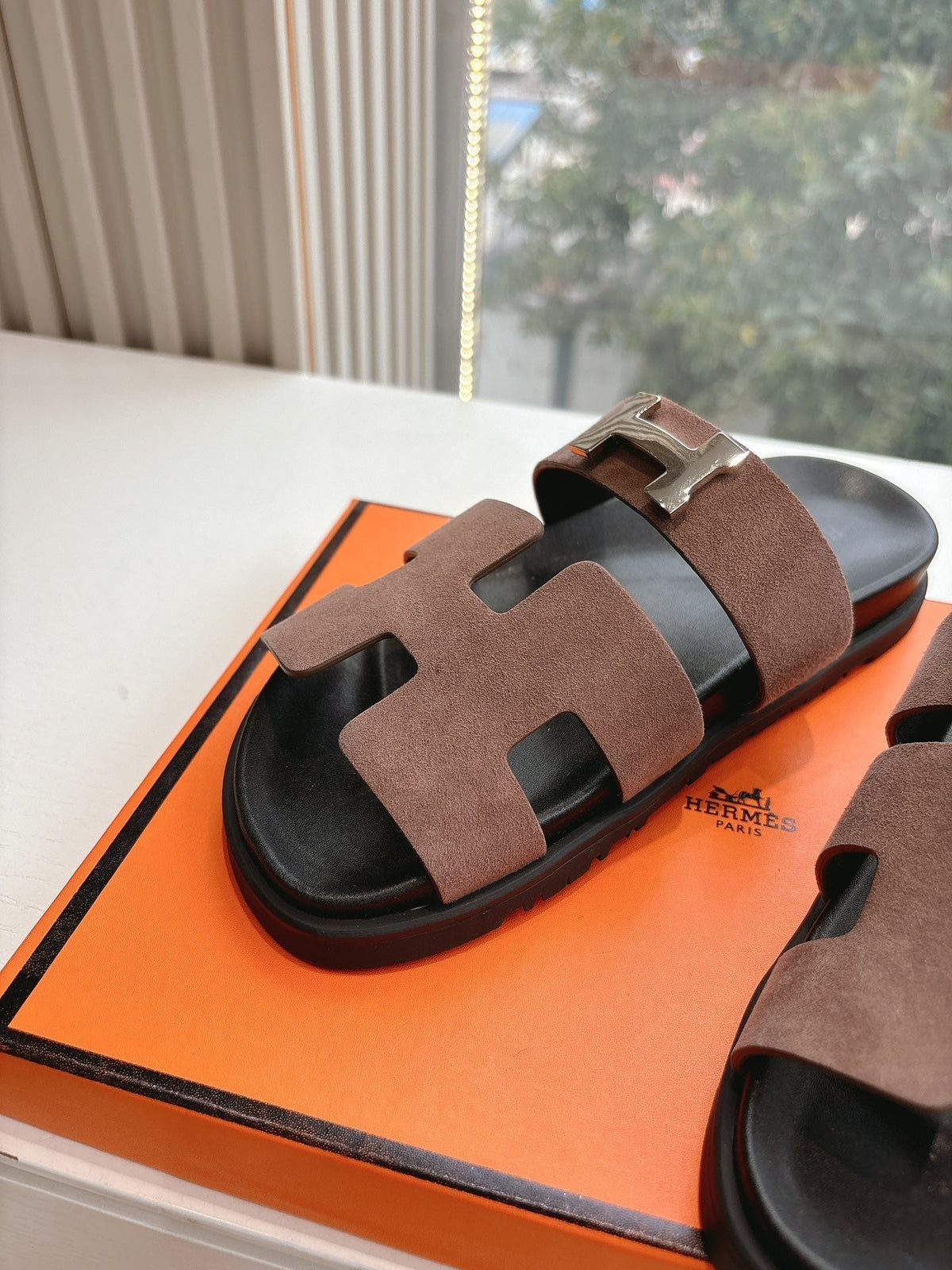 HERMES CHYPRE SANDAL IN MEDIUM BROWN SUEDE